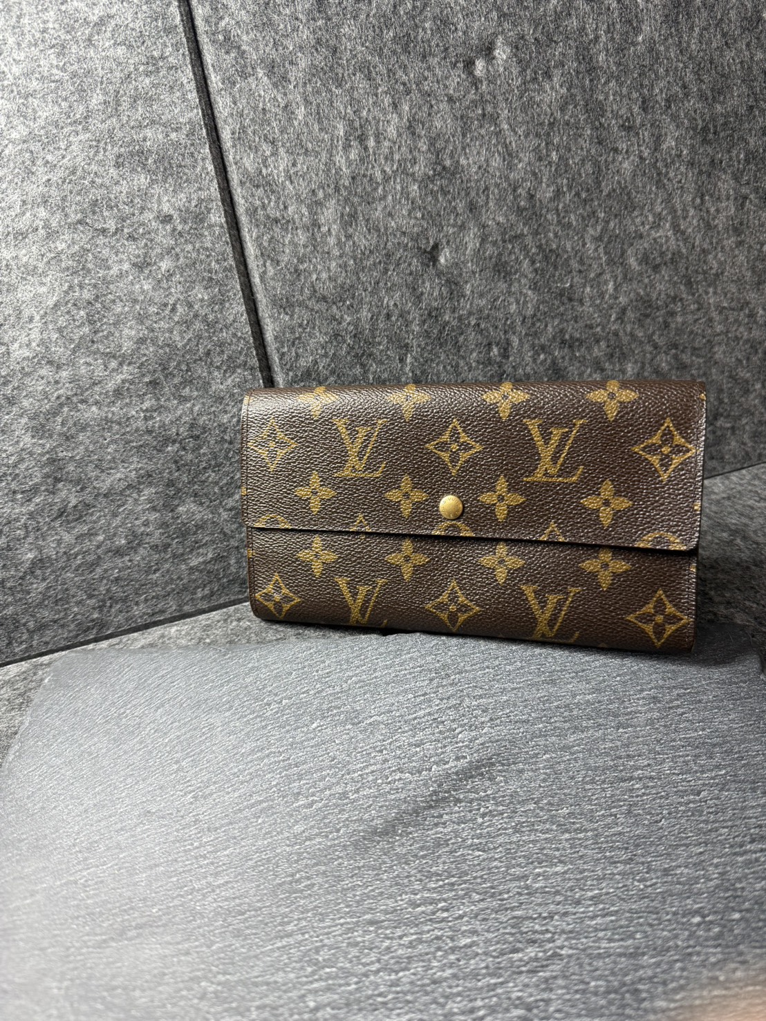 LV　財布