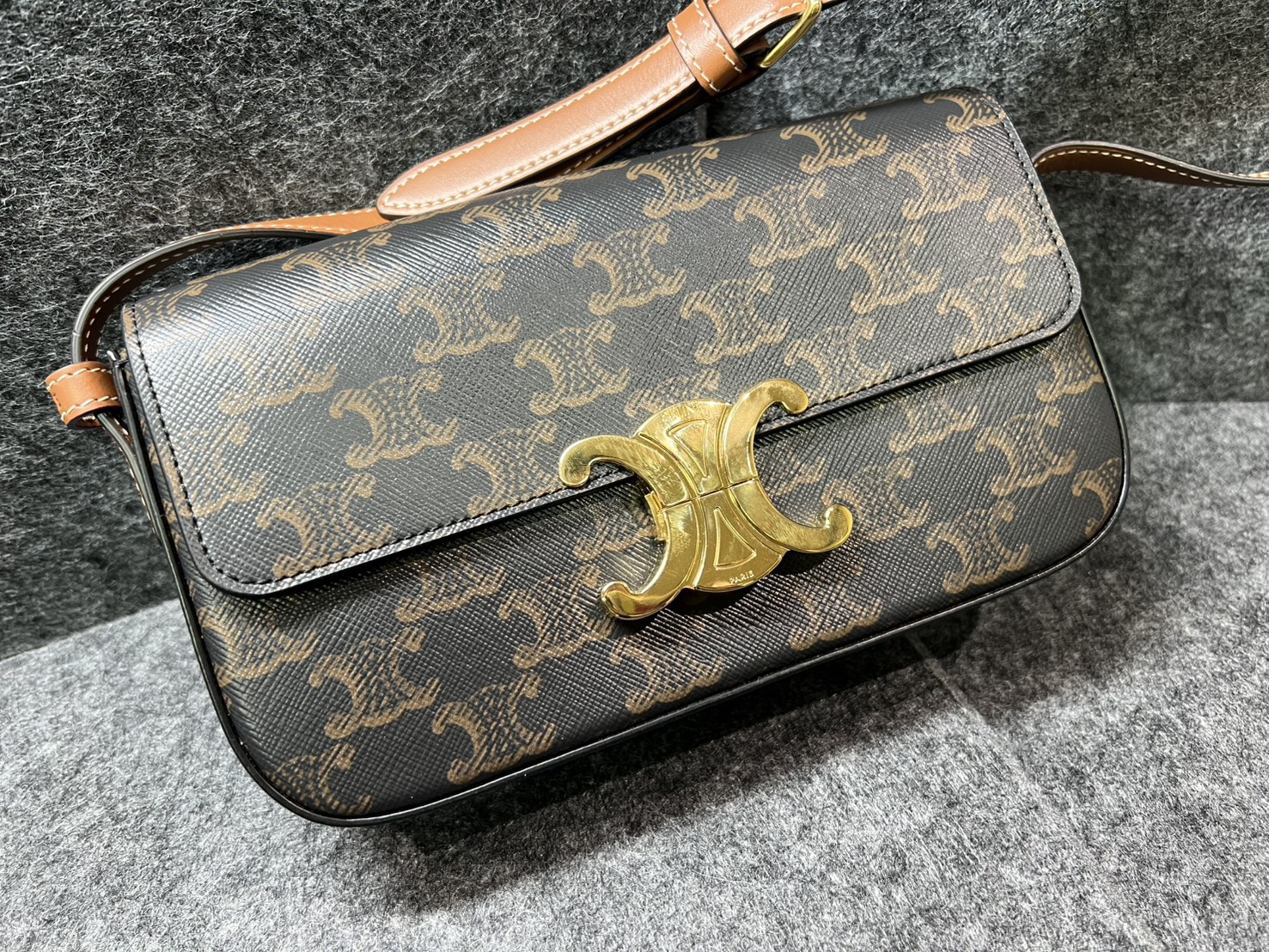 セリーヌショルダーバッグ　買取させていただきました！