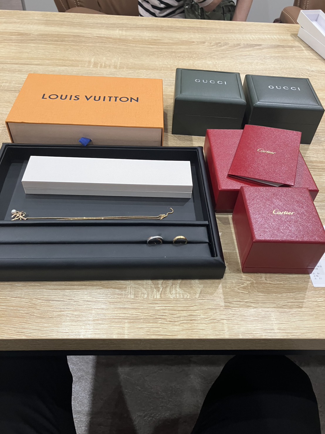 Louis VuittonやGucciお買取りさせていただきました。